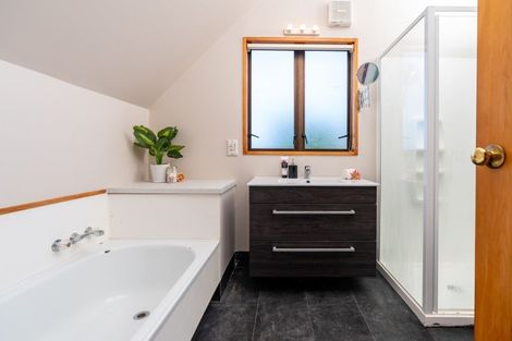 Photo of property in 2/10 Paeroa Street, Newtown, Wellington, 6021