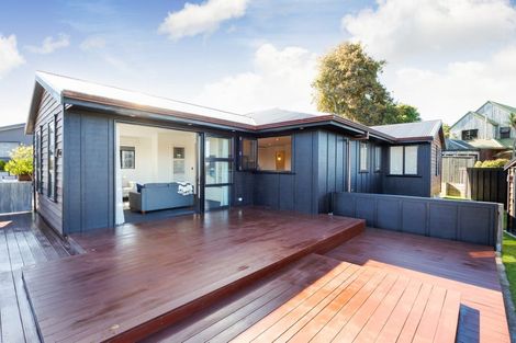 Photo of property in 2 Waimarama Court, Roslyn, Palmerston North, 4414