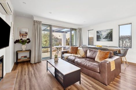 Photo of property in 13 Meadowbrook Place, Wanaka, 9305