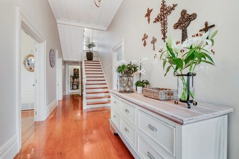 Photo of property in 14 Nelson Street, Helensville, 0800