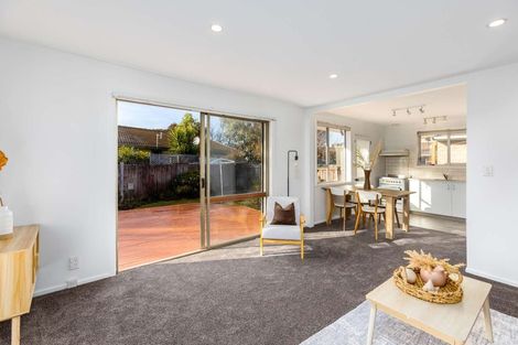 Photo of property in 19 Leonie Place, Aranui, Christchurch, 8061