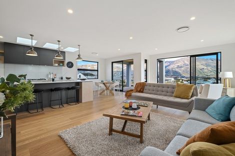 Photo of property in 9 Landsborough Lane, Wanaka, 9305