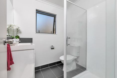 Photo of property in 40a Roberts Road, Glenfield, Auckland, 0629