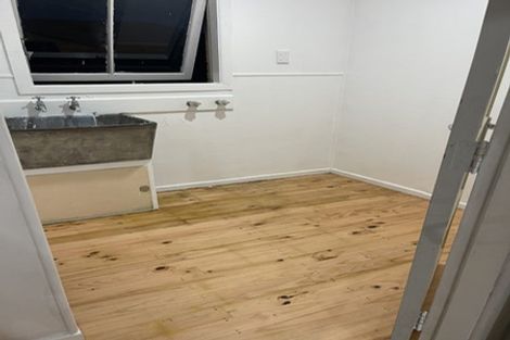 Photo of property in 35 Sandspit Road, Waiuku, 2123