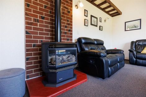 Photo of property in 12b Oxford Street, Marton, 4710