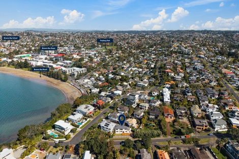 Photo of property in 2/14 Clifton Road, Waiake, Auckland, 0630