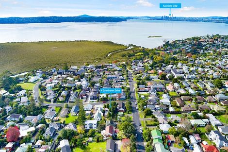 Photo of property in 4 Dawnhaven Drive, Te Atatu Peninsula, Auckland, 0610
