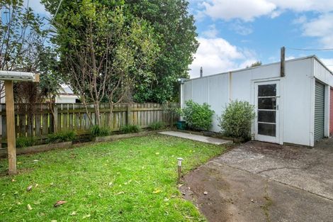 Photo of property in 53 Queenwood Road, Levin, 5510