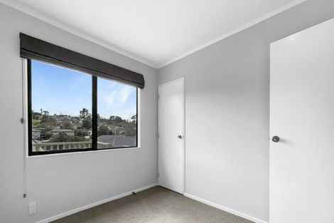 Photo of property in 60 Zefiro Drive, Massey, Auckland, 0614