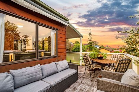 Photo of property in 22 Worthington Place, West Harbour, Auckland, 0618