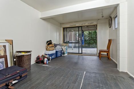 Photo of property in 1/114 Sunset Road, Unsworth Heights, Auckland, 0632