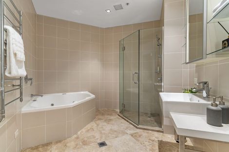 Photo of property in 1/7 The Promenade, Takapuna, Auckland, 0622