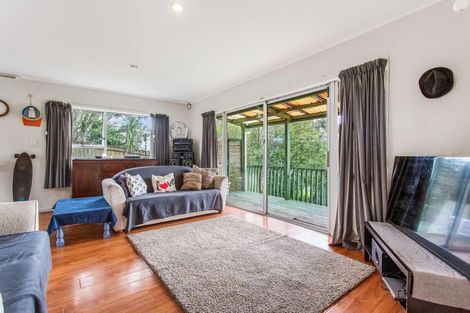 Photo of property in 5 Lysander Crescent, Beach Haven, Auckland, 0626