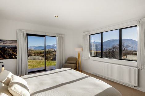 Photo of property in 7 Rabbiters Crescent, Jacks Point, Queenstown, 9371