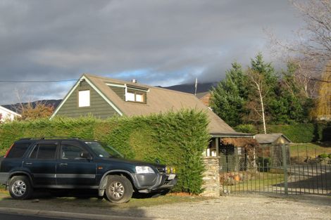 Photo of property in 5 Clematis Court, Wanaka, 9305