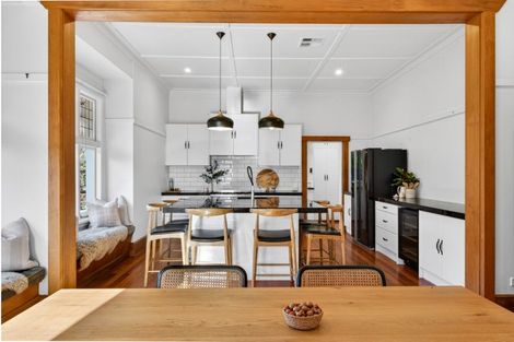 Photo of property in 60 Milton Road, Bluff Hill, Napier, 4110