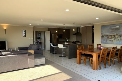 Photo of property in 15 Parkwood Place, Huntington, Hamilton, 3210