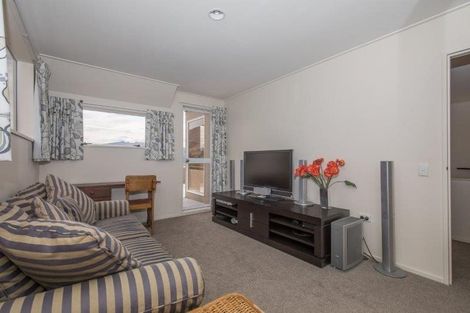 Photo of property in 61 Kennedy Crescent, Wanaka, 9305