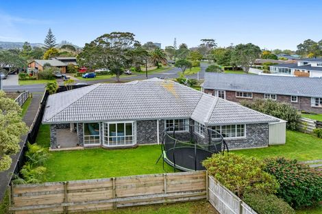 Photo of property in 33 Maygrove Drive, Orewa, 0931