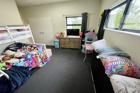 Photo of property in 19 Wantwood Grove, Churton Park, Wellington, 6037