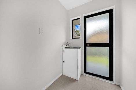 Photo of property in 77 Meadowvale Rise, Titirangi, Auckland, 0604
