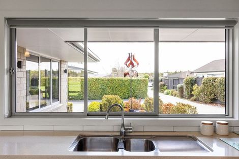 Photo of property in 34 Madison Street, Cambridge, 3434