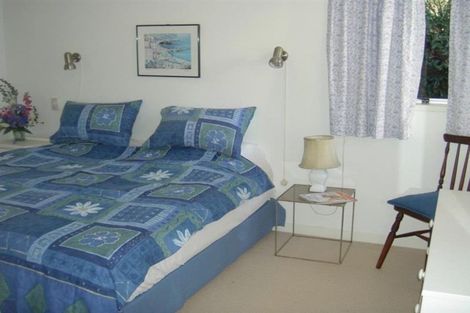 Photo of property in 2/20 Russell Street, Stanley Point, Auckland, 0624