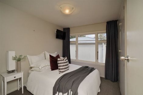 Photo of property in 420 Memorial Avenue, Burnside, Christchurch, 8053