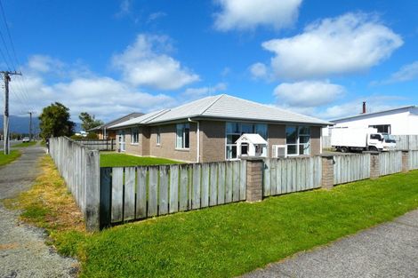 Photo of property in 28 Fonblanque Street, Westport, 7825