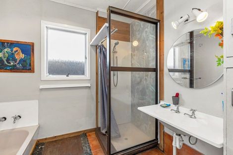 Photo of property in 3 Te Hutewai Road, Raglan, 3225