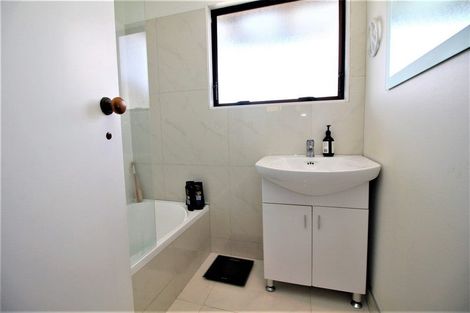 Photo of property in 17 Garelja Road, Henderson, Auckland, 0612