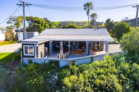 Photo of property in 8 Signal Station Road, Pouto, 0391