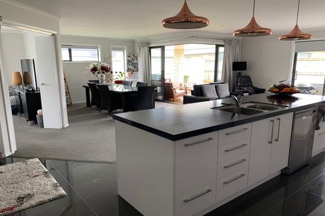 Photo of property in 14 Kowhai Drive, Cambridge, 3434