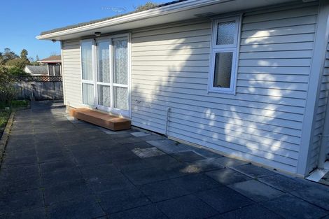 Photo of property in 2/24 Hatherlow Street, Glenfield, Auckland, 0629