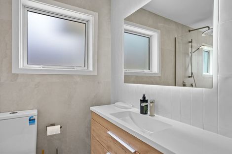 Photo of property in 7 Parr Terrace, Castor Bay, Auckland, 0620