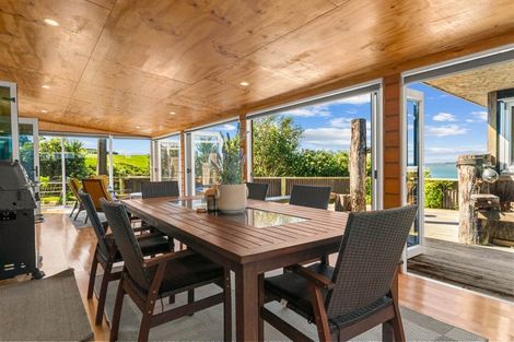 Photo of property in 8 Signal Station Road, Pouto, 0391