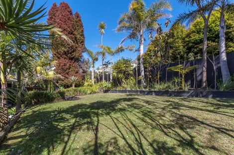 Photo of property in 9 Berne Place, Birkenhead, Auckland, 0626