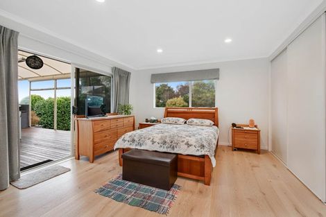 Photo of property in 13 Sandpiper Grove, Unsworth Heights, Auckland, 0632