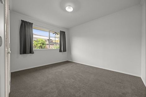 Photo of property in 17 Caulfield Place, Awapuni, Palmerston North, 4412