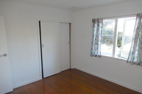 Photo of property in 537 Glenfield Road, Glenfield, Auckland, 0629