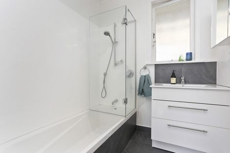 Photo of property in 39 Tahi Terrace, Glen Eden, Auckland, 0602