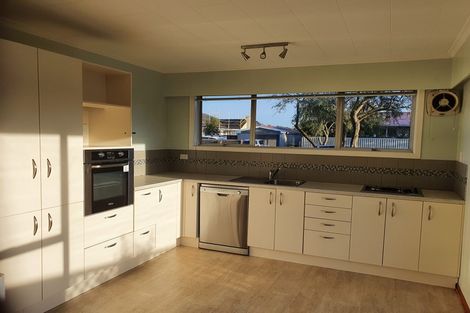 Photo of property in 77 Memorial Avenue, Ilam, Christchurch, 8053
