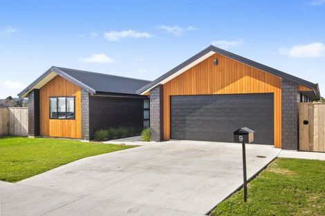 Photo of property in 9 Booker Drive, Tuakau, 2121