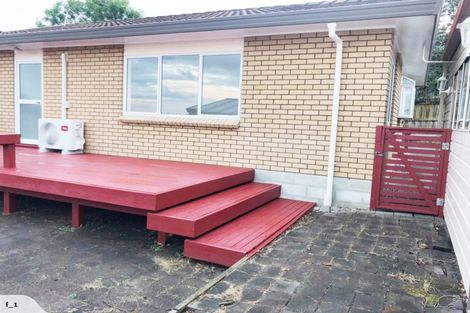 Photo of property in 11 Kearney Place, Massey, Auckland, 0614