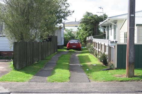 Photo of property in 19 Stokes Avenue, Te Atatu Peninsula, Auckland, 0610