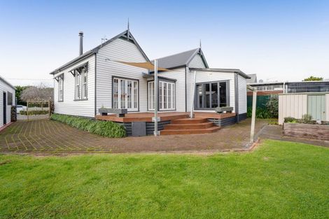 Photo of property in 24 Dunn Street, Egmont Village, 4372