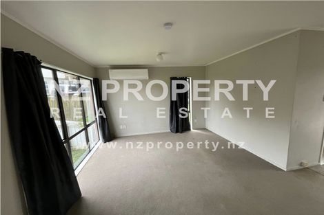 Photo of property in 13 Kearney Place, Massey, Auckland, 0614