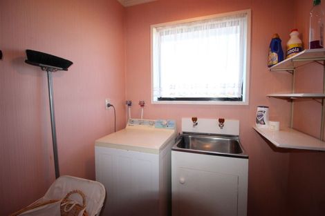 Photo of property in 2/52 Avenue Road, West End, Timaru, 7910