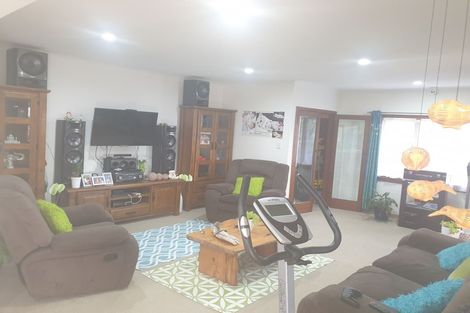 Photo of property in 1/8 Golf Road, New Lynn, Auckland, 0600