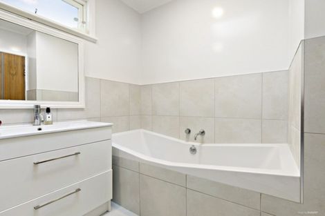 Photo of property in 33 Newport Terrace, Seatoun, Wellington, 6022
